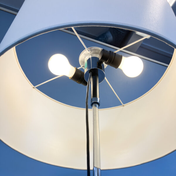 Stehleuchte Von Staff Chrom Und Schwarz Lackiertes Metall Mit Stoffschirm 70er Jahre Mid-century Modern Design Style Retro Furniture