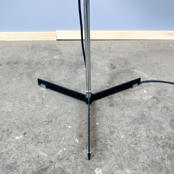 Stehleuchte Von Staff Chrom Und Schwarz Lackiertes Metall Mit Stoffschirm 70er Jahre Mid-century Modern Design Style Retro Furniture