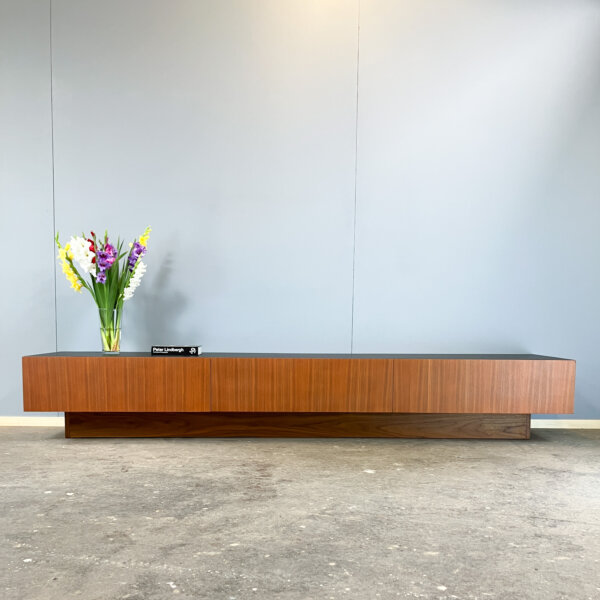Xxl Lowboard Im Bauhaus Design Teak Und Schwarze Resopalplatte 60er Jahre Mid-century Modern Design Style Retro Furniture