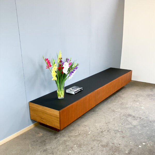 Xxl Lowboard Im Bauhaus Design Teak Und Schwarze Resopalplatte 60er Jahre Mid-century Modern Design Style Retro Furniture