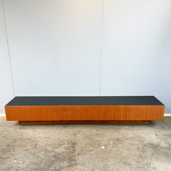 Xxl Lowboard Im Bauhaus Design Teak Und Schwarze Resopalplatte 60er Jahre Mid-century Modern Design Style Retro Furniture