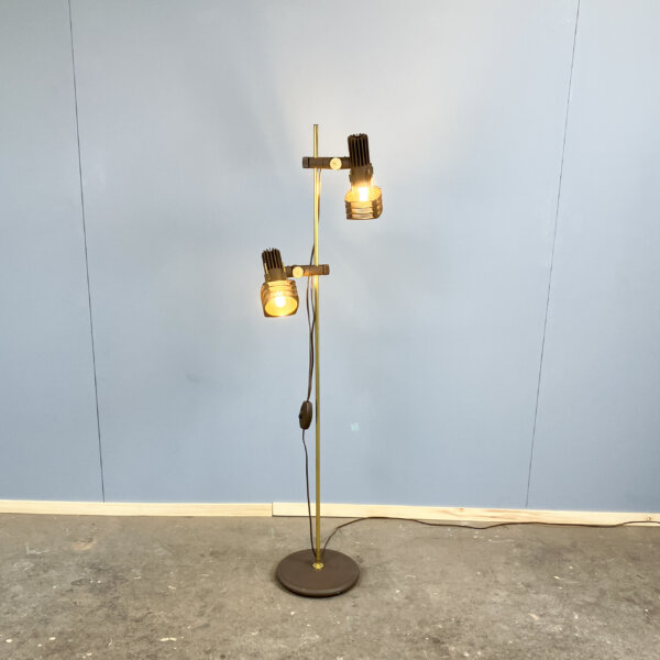2 Flammige Stehlampe Von Hustadt Leuchten Kunststoffstrahler An Messingstange 70er Jahre Mid-century Modern Design Style Retro Furniture