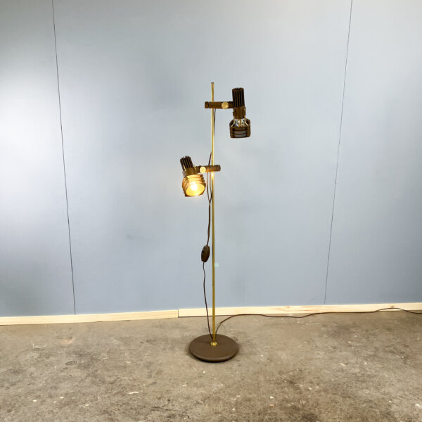 2 Flammige Stehlampe Von Hustadt Leuchten Kunststoffstrahler An Messingstange 70er Jahre Mid-century Modern Design Style Retro Furniture