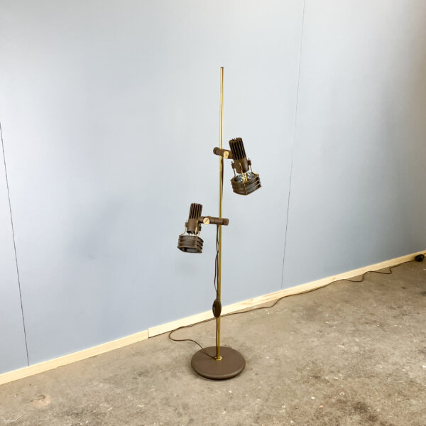 2 Flammige Stehlampe Von Hustadt Leuchten Kunststoffstrahler An Messingstange 70er Jahre Mid-century Modern Design Style Retro Furniture