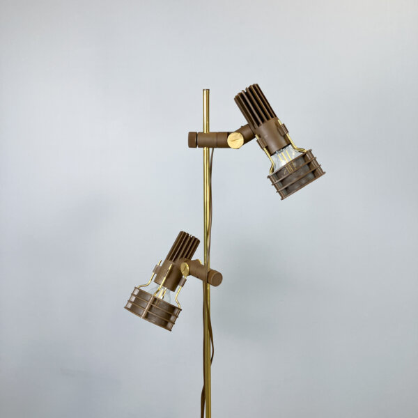 2 Flammige Stehlampe Von Hustadt Leuchten Kunststoffstrahler An Messingstange 70er Jahre Mid-century Modern Design Style Retro Furniture